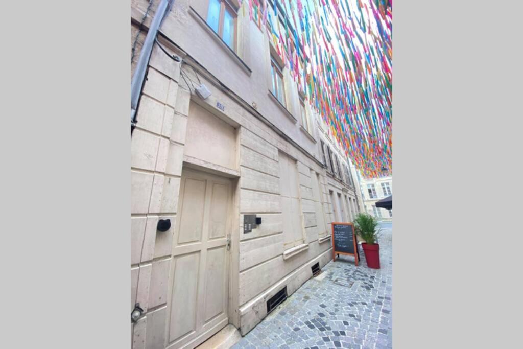 شقة لووْ  في Au Coeur De La Cite Medievale المظهر الخارجي الصورة